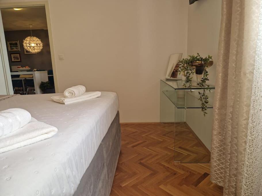 Apartment Pupila โซลิน ภายนอก รูปภาพ